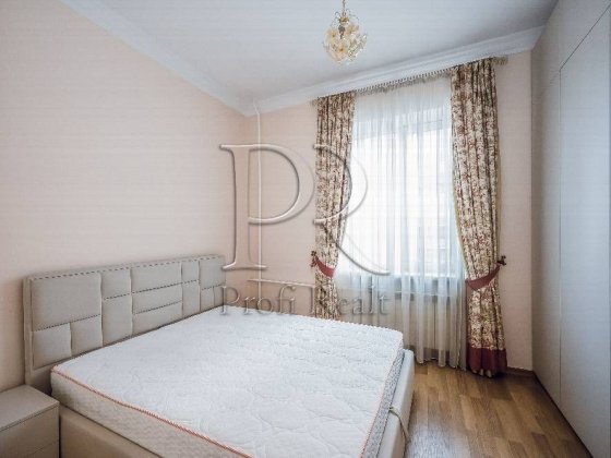 Продаж 2 кімн. кв-ри сталінка по вул.Вільгельма Котарбинського,8 Киев