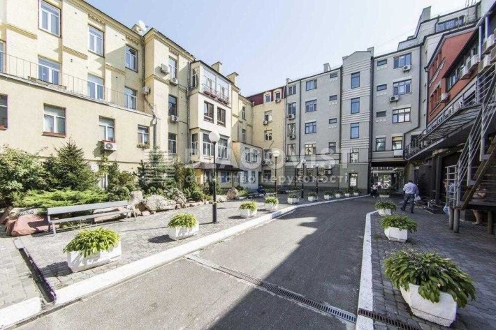 Продаж квартири Почтова площа Поділ Контрактова площа Спаська 22 - фото 1
