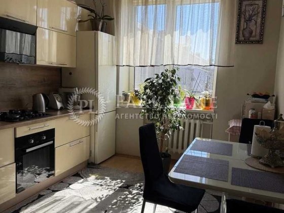 Продам 2-к Соломенка ул.Искровская Ереванская Уманская Київ