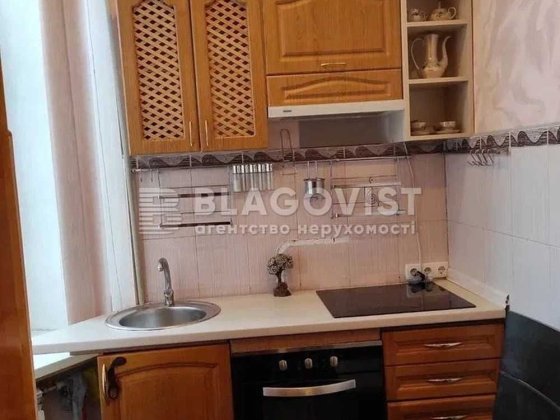 Продажа 2 комнатная Юрковская 37, Подол , ст.м. Тараса Шевченко