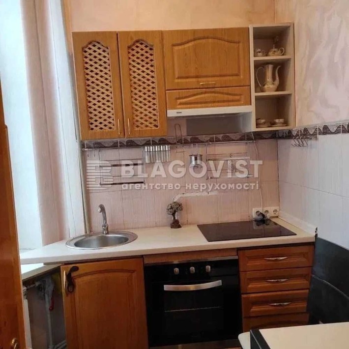 Продажа 2 комнатная Юрковская 37, Подол , ст.м. Тараса Шевченко - фото 1