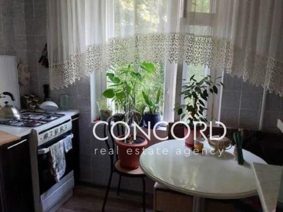 Продам 2к квартиру по Ратушного Романа вул.(Волгоградська вул.) 35А Київ