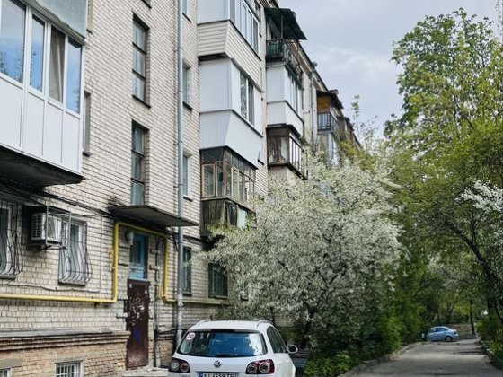 Без комісії! Продаж затишної 2-кімнатної квартири в цегляному будинку по вул. Стадіонна, 21/1. Київ
