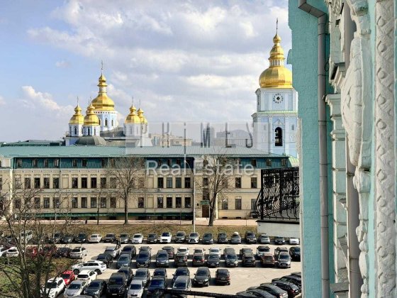 Центр 3-кімнатна квартира в історичній частині міста, 101 м2 ,по вул. Десятинна 1/3 Киев