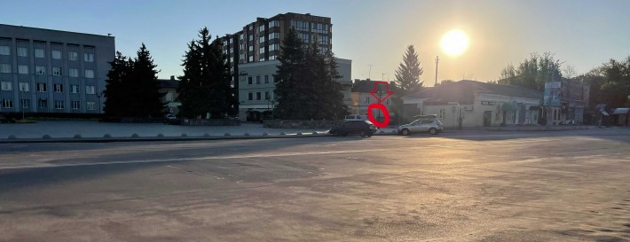Продається квартира з вікнами на центральну площу - фото 1