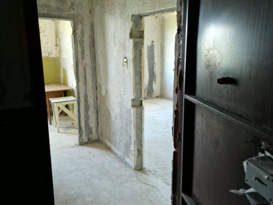 Продам  1 ком  Квартиру,  Левый берег 11 микр,м/с  7 д, Под  Ремонт. Каменское