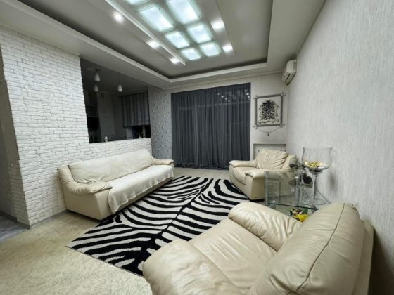 Продам 4 комн кв в центре, Медицинская, 1/11 Кам'янське