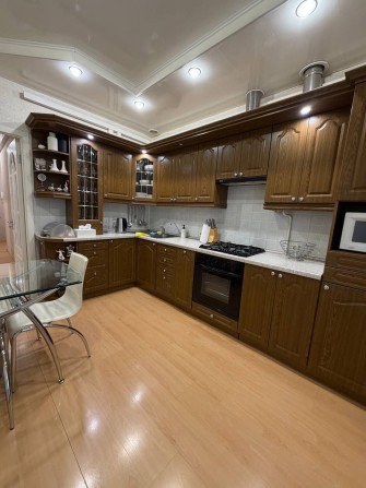 Продам 3ком. квартиру Центр Т. Шевченко. Сталинка. Автономное отопление ГАЗ! - фото 1