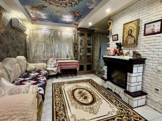 Продается 3 комнатная квартира .  Район «Украина» Каменское