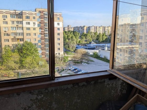 Продается 2 комнатная. 2мкрн. Под ремонт Каменское