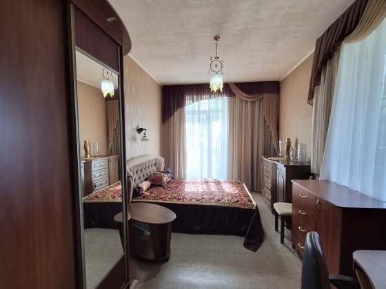 Продам 2х к.кв   101м2   2/5 вул.Арсеничева Кам'янське