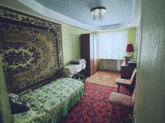 Продам 3ком.квартиру.Каменское Соц. Город. 2 этаж Кухня - студия 14м2! Каменское