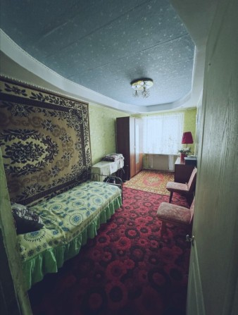 Продам 3ком.квартиру.Каменское Соц. Город. 2 этаж Кухня - студия 14м2! - фото 1
