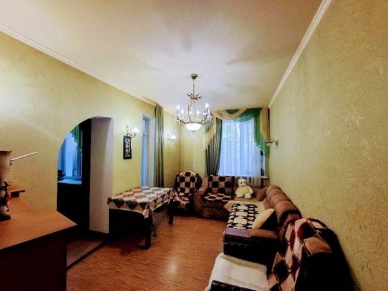 Продам велику 2-кімнатну квартиру по вул. Васильєвська Кам'янське