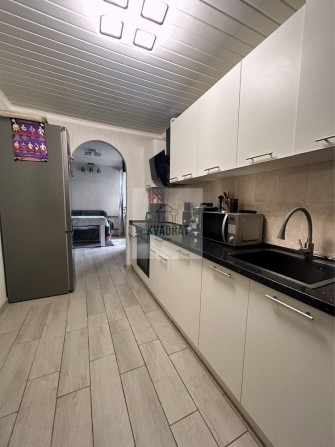 Продам секцію площею 52 м.кв. з готовим ремонтом, мікрор-н Жовтневий - фото 1