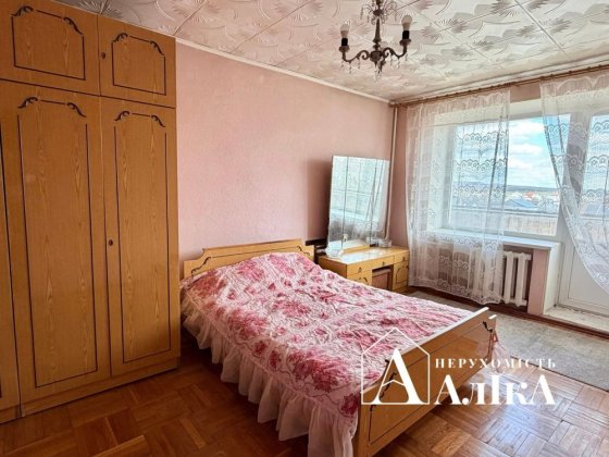 Продам 4-кімнатну квартиру з гарним плануванням! Каменец-Подольский