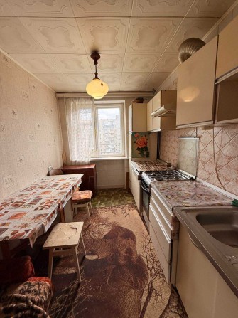 Продам недорого 3 комнатную чешку средний этаж - фото 1