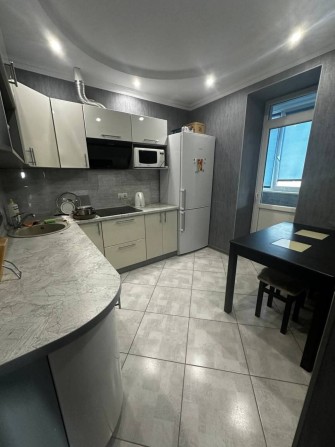 Продам 2-комнатную с ремонтом и мебелью - фото 1