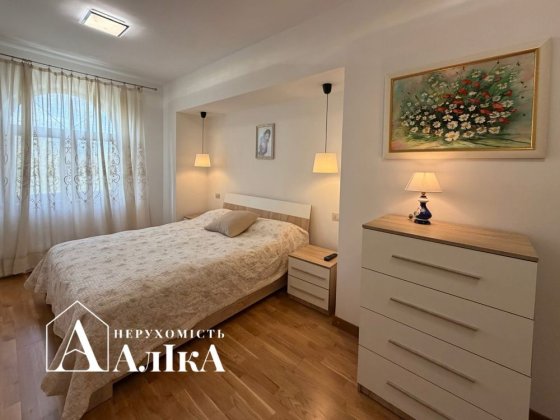 Продам гарну квартиру в Старому місті з видом на фортецю Кам'янець-Подільський