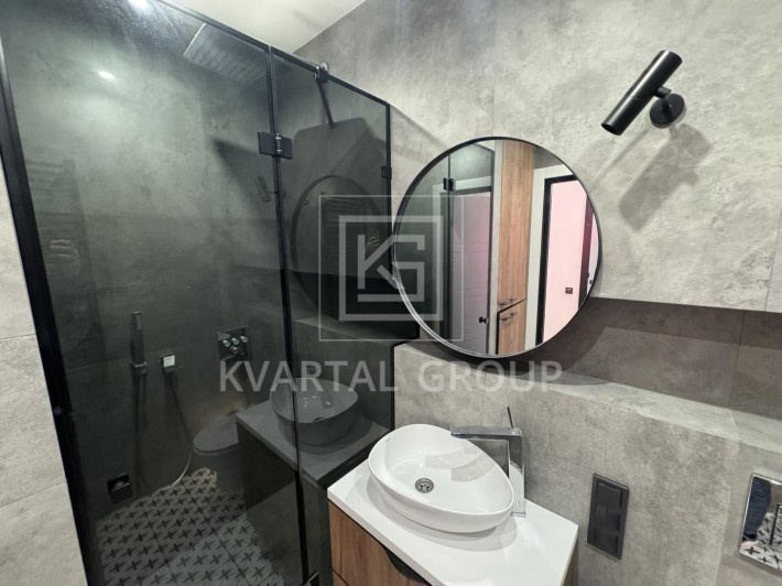 Продам велику видову 1-к квартиру з дизайнерським ремонтом! - фото 1