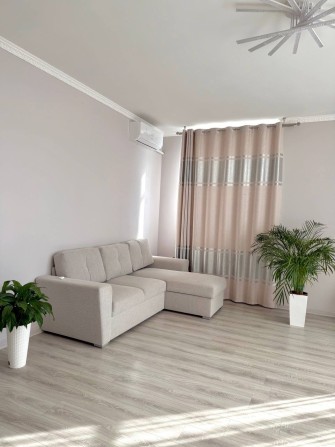 Продам 2 к.кв.в Морському порталі Чорноморська. - фото 1