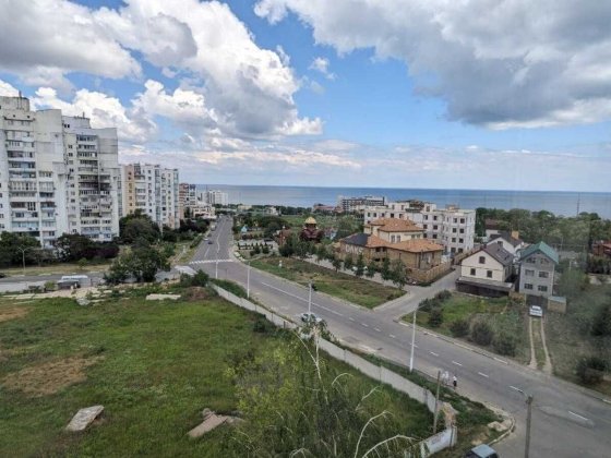 3 кімнатна квартира з панорамним видом на море , якісним ремонтом та безперебіним живленням Чорноморськ