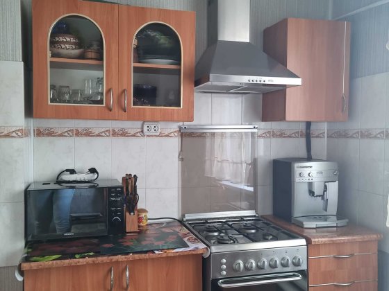 Продам 2-х комнатную квартиру на 4-м микрорайоне Лозовая