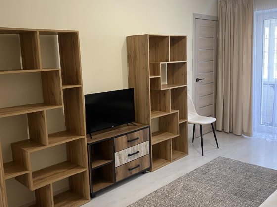 Продам 1 кімнатну квартиру в Кировському районі з добротним євроремонтом , меблями , новою побутовою Могилев-Подольский