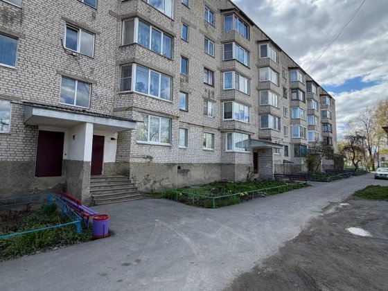 Продаж 2-2-кімнатної квартири Звягель