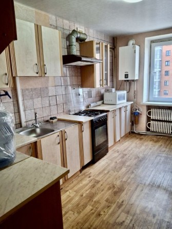 Продам 4 комнатную  квартиру в центре - фото 1