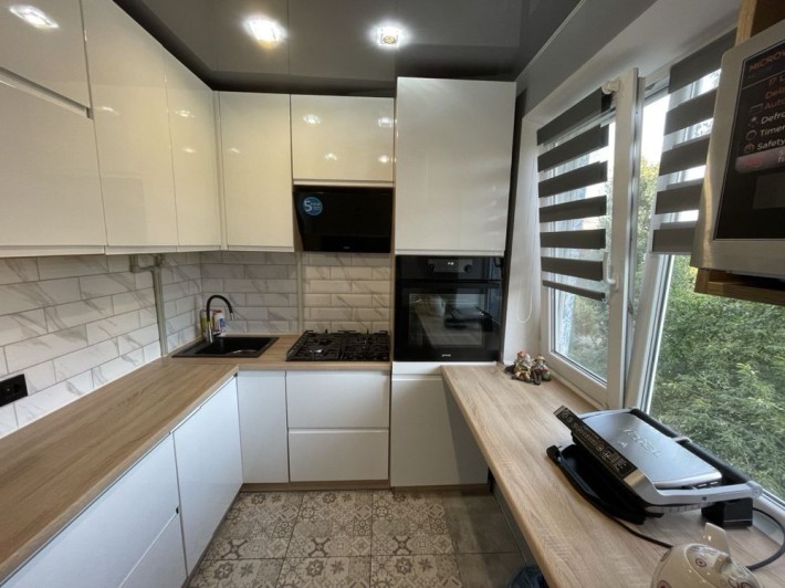 Продам власну 3 кімнатну квартиру - фото 1