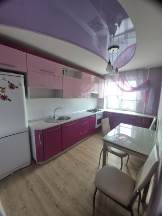 Продам  3 комнатную квартиру  в центре - фото 1