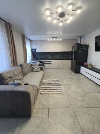 Продам 4-кімнатну квартиру в центрі р-н Трейд парку - фото 1