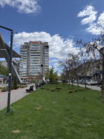 Продам 2-х комнатную квартиру под бизнес - фото 1