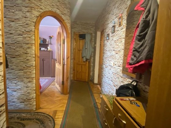 Продам дуже світлу, затишну та клмфортну 2ох кім з роздільними кімнатами на середньому поверсі Шептицкий