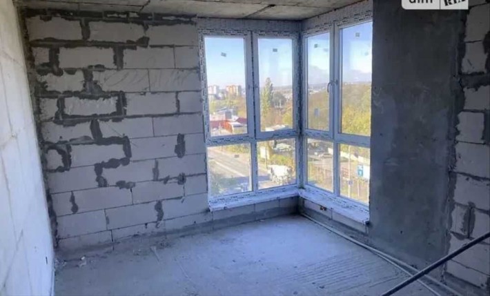 Найвигідніша 2к в центрі з панорамним виглядом — підготовлена під ремонт у зданому будинку - фото 1