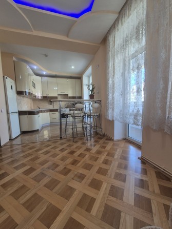 Продам  3ри кімнатну кватиру м Шептицький - фото 1