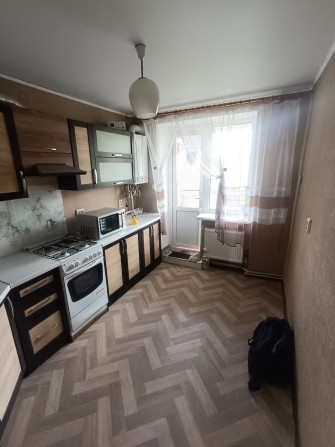 Продам двокімнатну квартиру в селищі Лозове. - фото 1