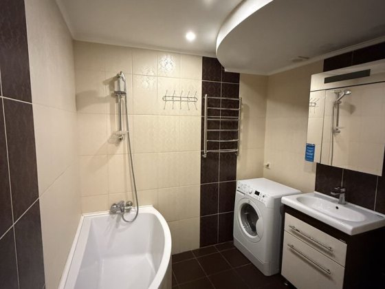 Продам 2 кім квартиру. Критий ринок (ДНС) Біла Церква