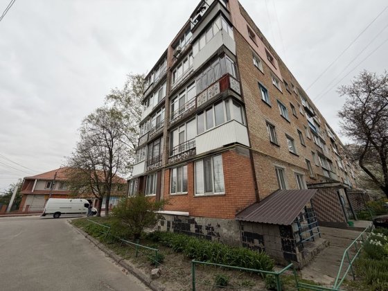 Продам 2 к кв вул. В. Гудзя 18 , 1й пов. Можливо Сертифікат!! Борисполь