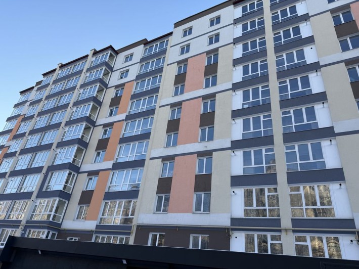 Простора здана новобудова поруч з озером в молодіжному районі - фото 1