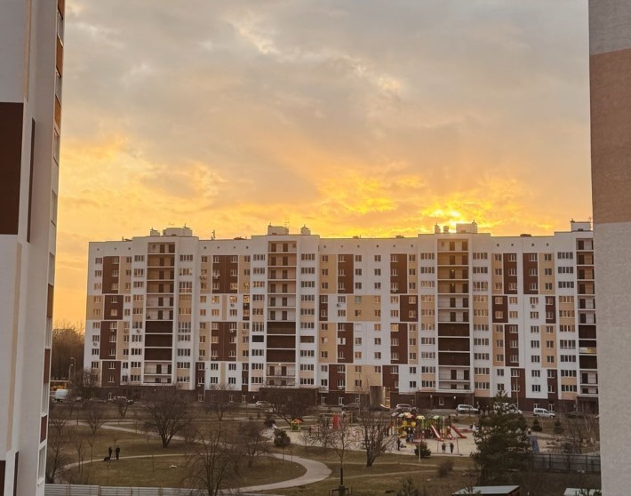 Продаж 2 кімнатної кв ЖК Сади Вишневі | з кладовкою + | ТОП | вид світанки | власний парк під вікнам - фото 1
