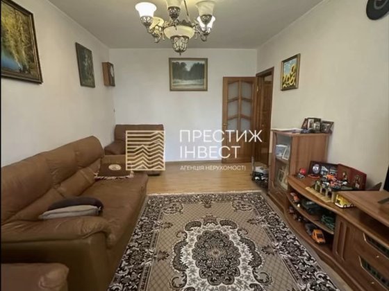 Продаж 3-кімнатної квартири по Головатого 8