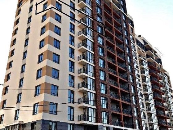 на поверсі є комора 3.6 метрів.Доброго дня продаю свою квартиру на 12 поверсі у першому під'їзді. 86 Бровары
