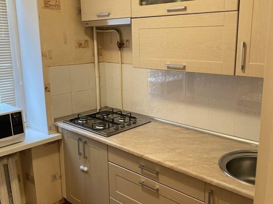 Продам 1-к. квартиру (гостинка) центр Броварів, Незалежності, Держ.програми Бровари