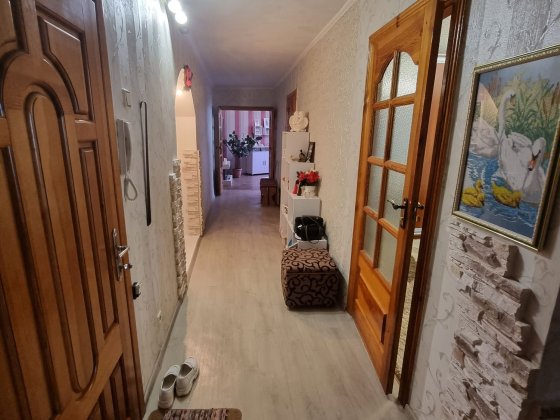 Продаж 3-х кімнатна квартира з усіма меблями