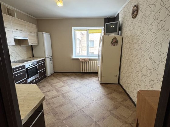 Простора двох кімнатна,центр міста, єВідновлення