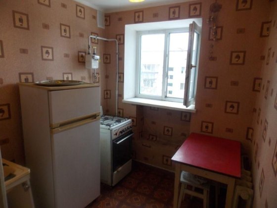 Продам 1-к. квартиру (гостинка) центр Броварів, Незалежності Бровари