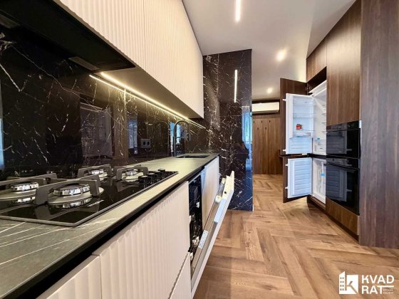 Дизайнерська 2 кімнатна квартира з великою кухнею-студією 40м2 та відкритим балконом продаж можливий Ивано-Франковск