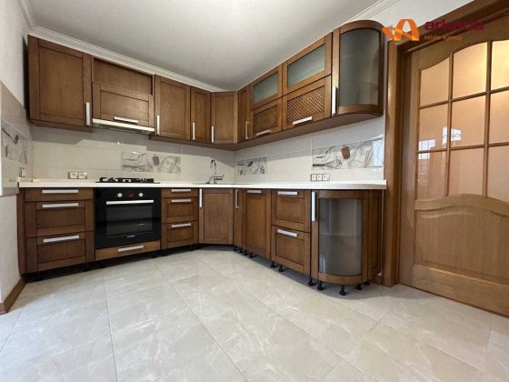 Продаю 3кімнатну квартиру з ремонтом 72м2. Незалежності 164. Ивано-Франковск